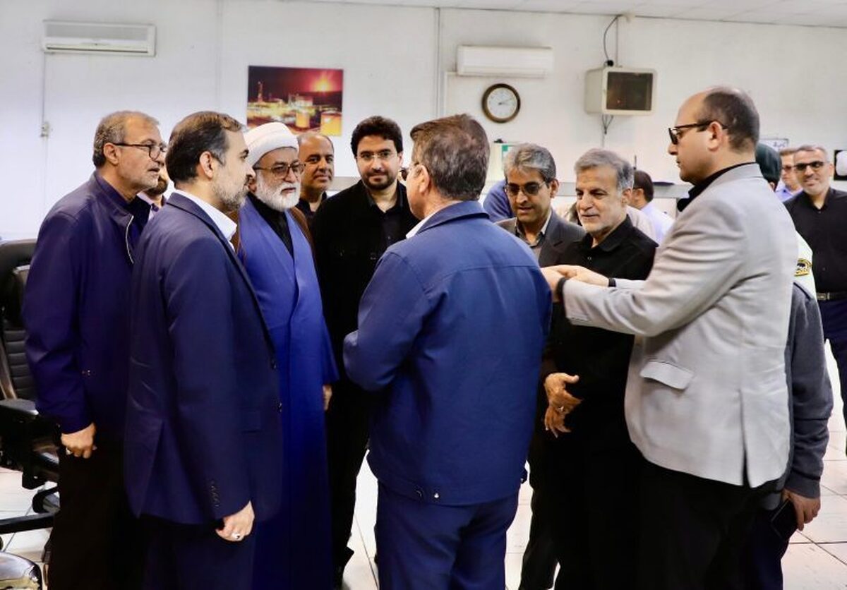 بازدید رئیس کمیسیون انرژی مجلس از پتروشیمی خارک و پایانه‌های نفتی