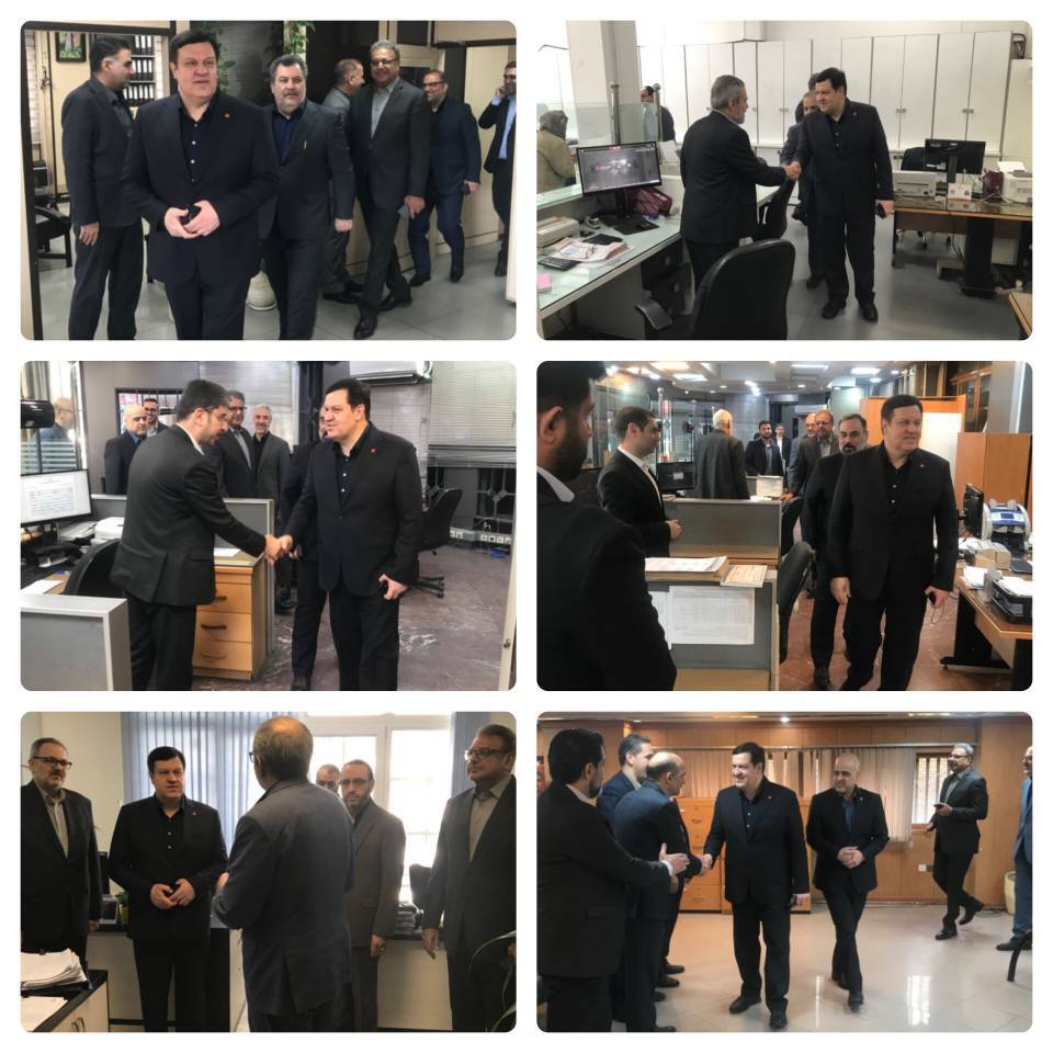 مدیرعامل بانک ملت در ادامه بازدید‌های مستمر و روزانه خود طی روز‌های اخیر، روز پنج شنبه، آخرین روز کاری سال نیز با حضور در شعب سطح شهر تهران و واحد‌های ستادی پشتیبان از نزدیک در جریان روند خدمت رسانی به مشتریان و مردم قرار گرفت + گزارش تصویری