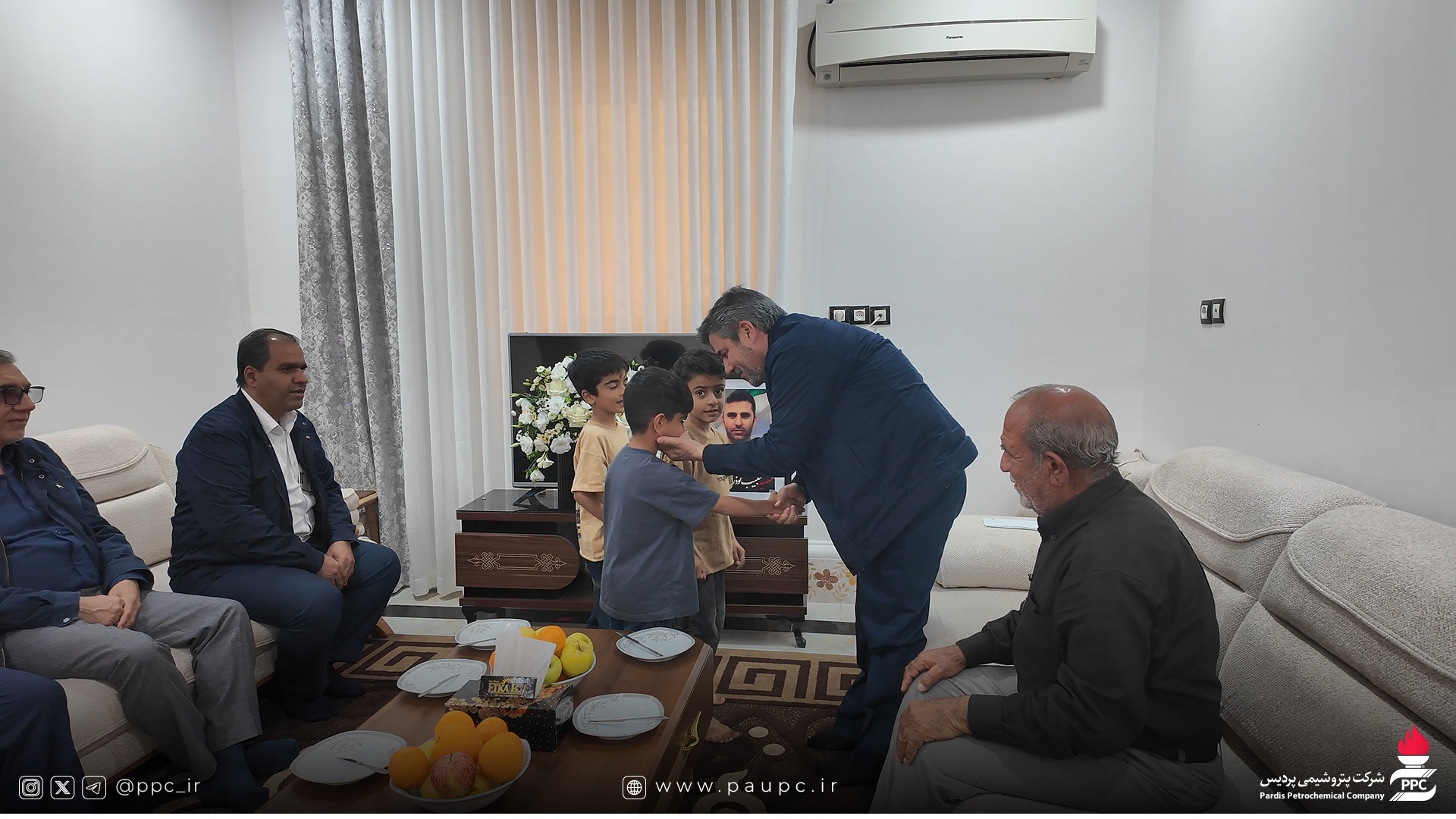 دیدار مدیرعامل پتروشیمی پردیس با خانواده شهدای جنگ رمضان در جم و سیراف