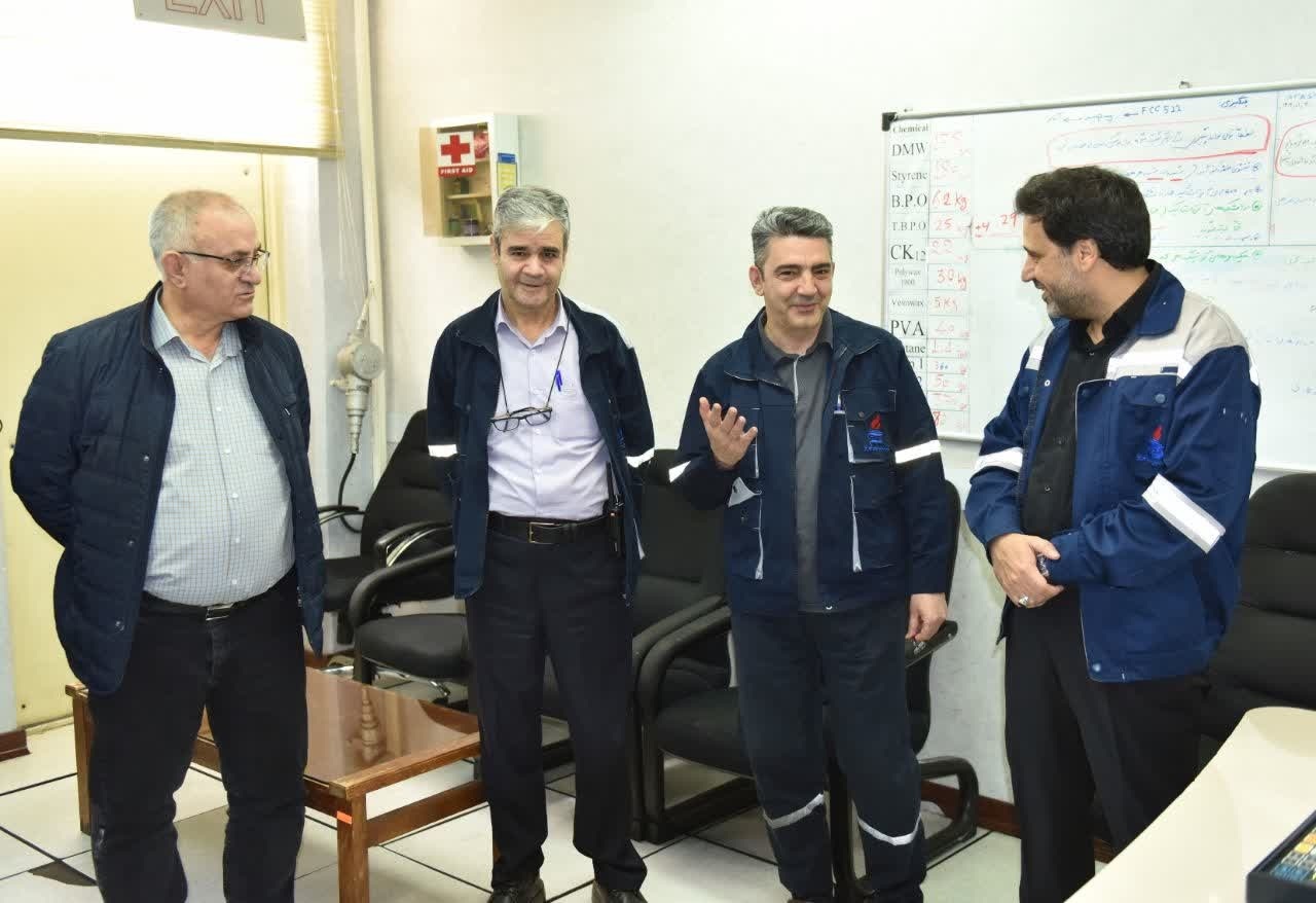 دیدار نوروزی مدیرعامل پتروشیمی تبریز با کارکنان نوبتکاری و قدردانی از تلاش‌های شبانه‌روزی در مسیر تولید