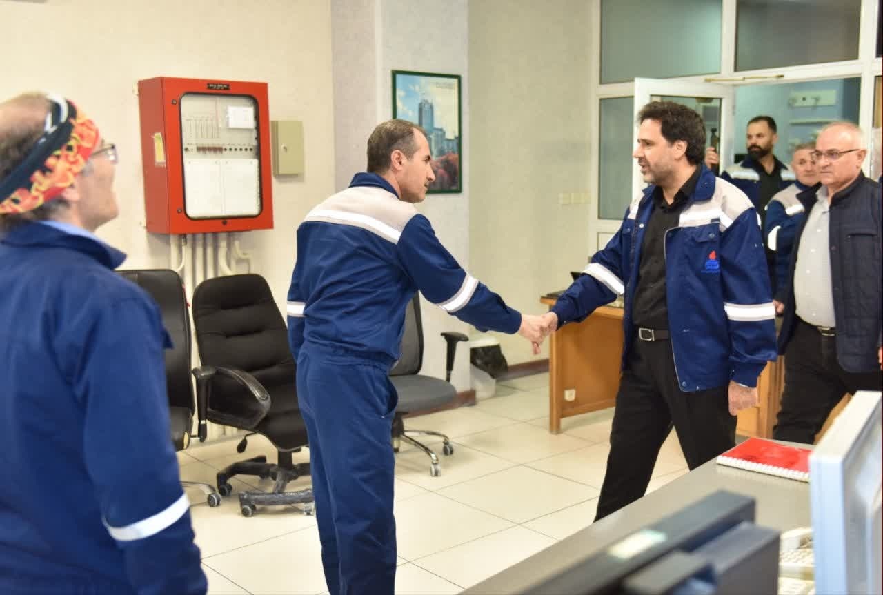 دیدار نوروزی مدیرعامل پتروشیمی تبریز با کارکنان نوبتکاری و قدردانی از تلاش‌های شبانه‌روزی در مسیر تولید