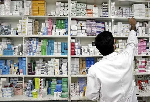 بدهی ۷۷ همتی دولت به داروخانه‌ها/چگونه اقتصاد درمان کشور دچار مشکل شد؟