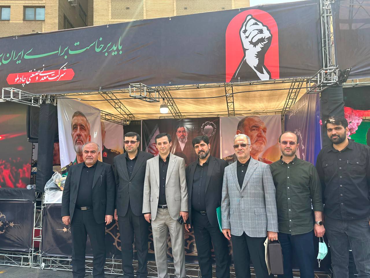 همراهی فرید دهقانی با وزیر صمت در بازدید از موکب چادرملو در آستانه مراسم تشییع رهبر شهید انقلاب همراهی فرید دهقانی با وزیر صمت در بازدید از موکب چادرملو در آستانه مراسم تشییع رهبر شهید انقلاب